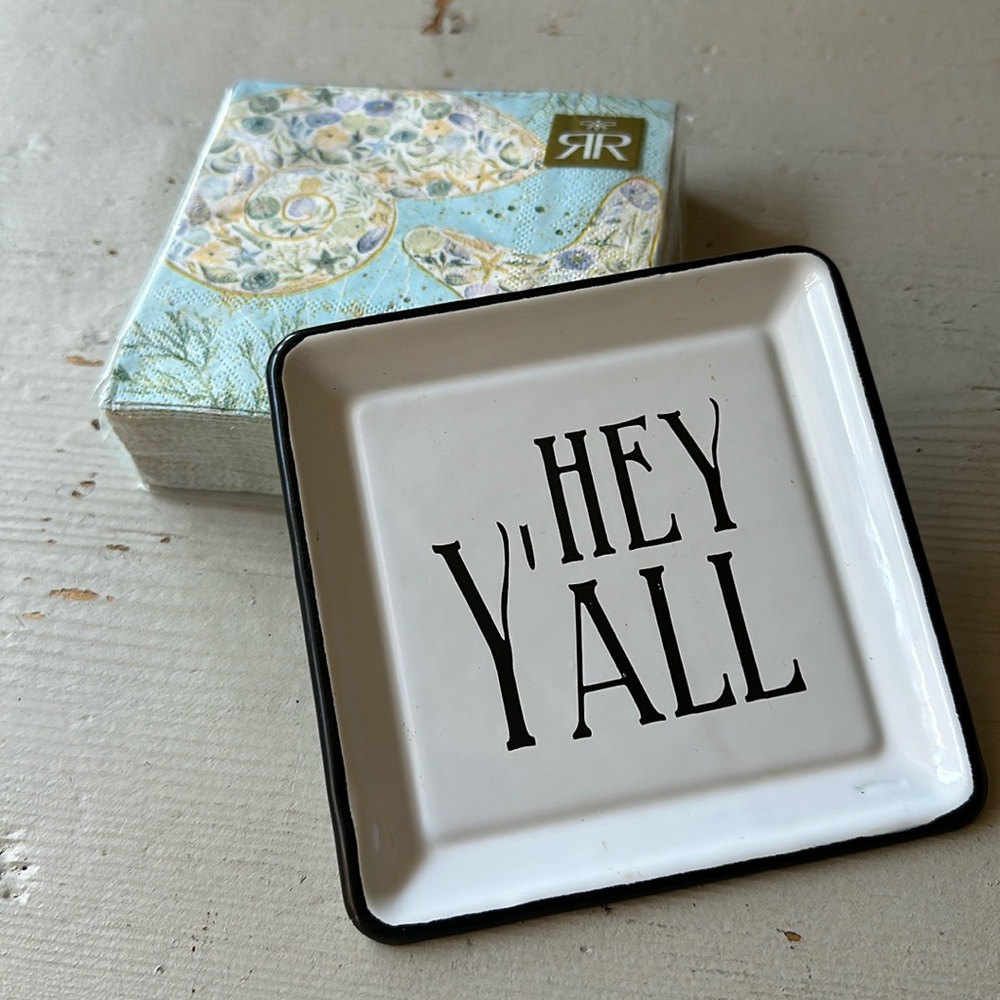 Metal tray with napkins